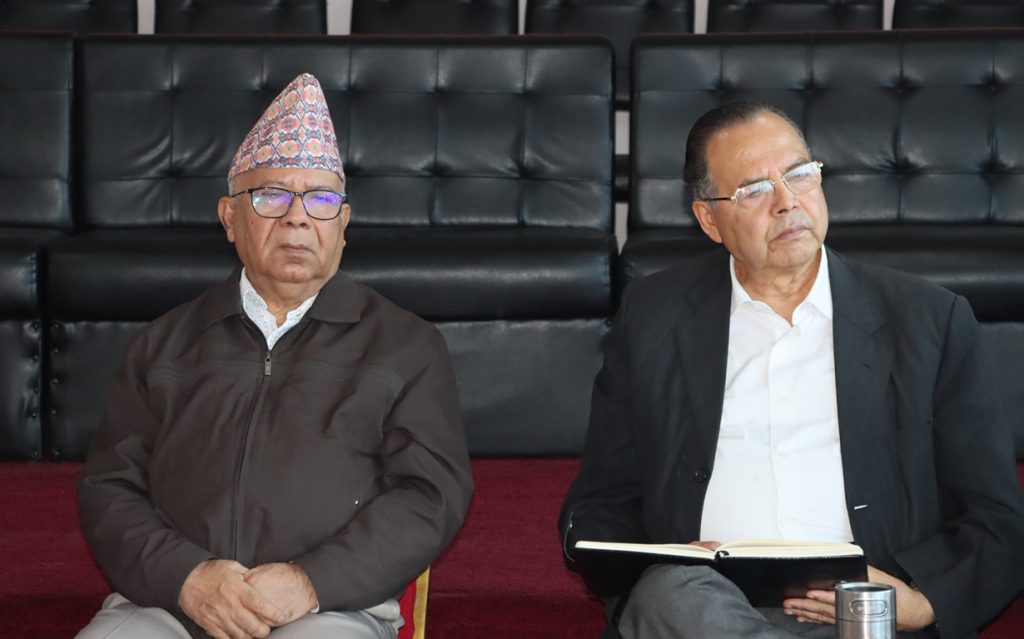 माधवलाई झलनाथको प्रश्न- तानाशाह बन्न खोज्नुभएको हो ?